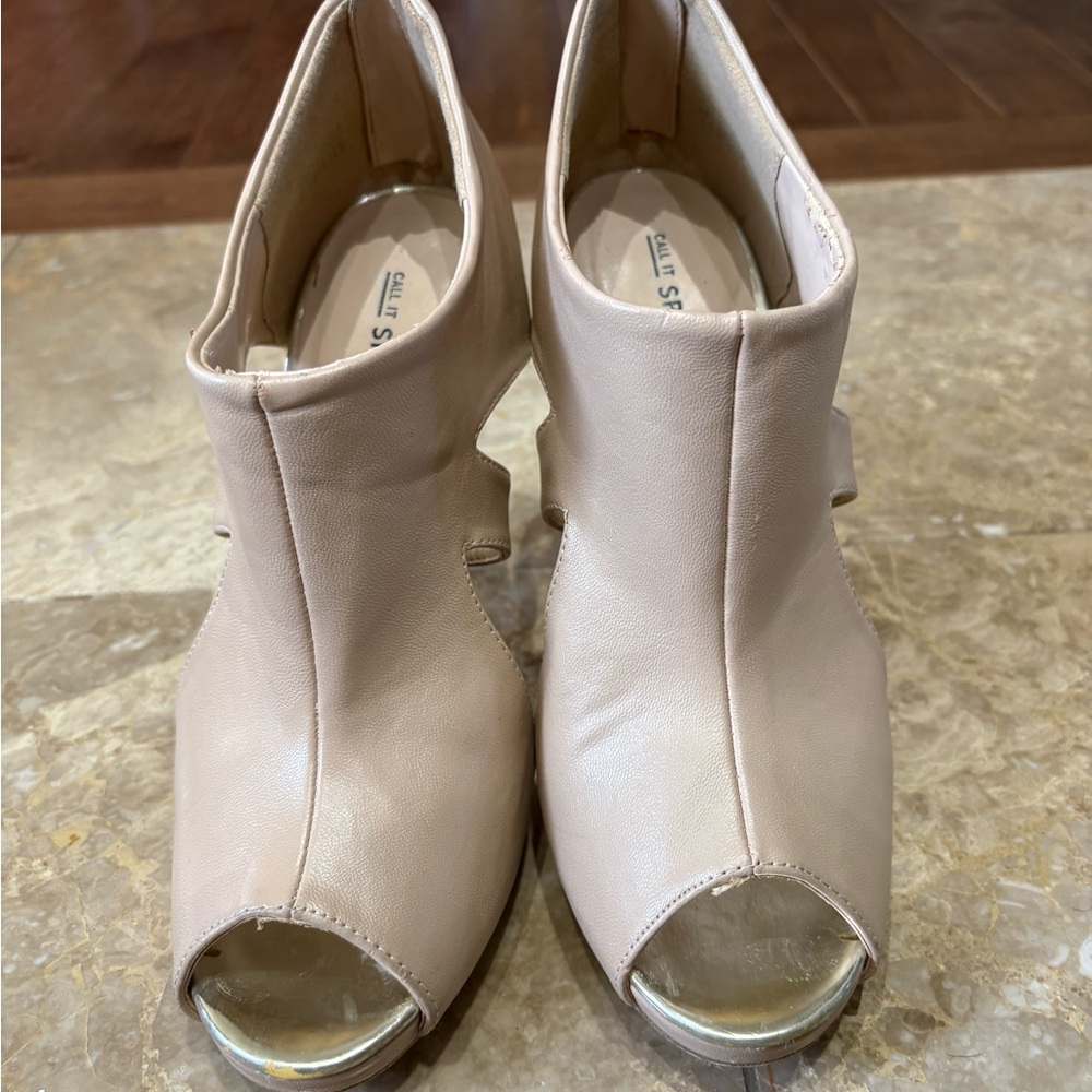 CALL IT SPRING HEELS - Picture 3 of 9